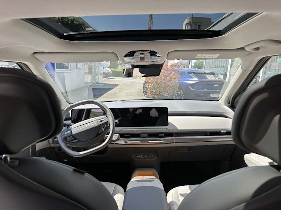 Vehicle image 6 Vehicle image 6