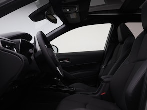 Vehicle image TOYOTA Corolla Cross 2.0 HSD Premium AWD-i ab 1.99% Leasing