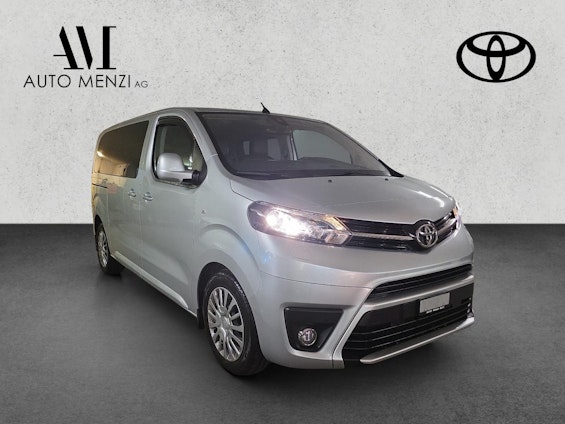 First vehicle image