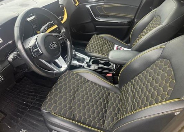 Vehicle image 4 Vehicle image 4