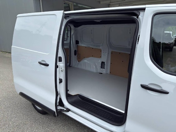 Vehicle image 8 Vehicle image 8