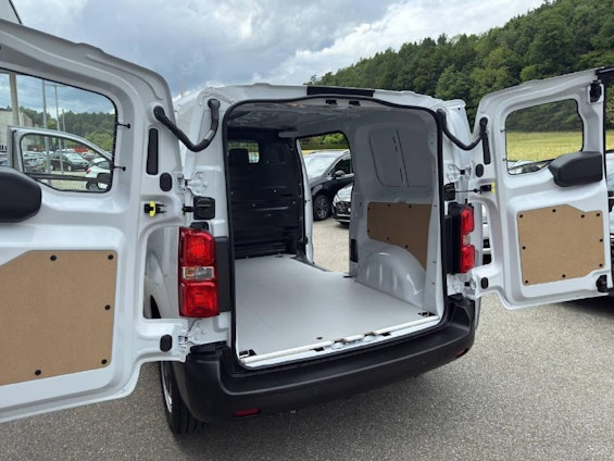 Vehicle image 9 Vehicle image 9