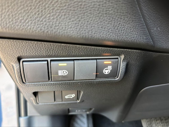 Vehicle image 17 Vehicle image 17