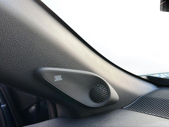 Vehicle image 18 Vehicle image 18