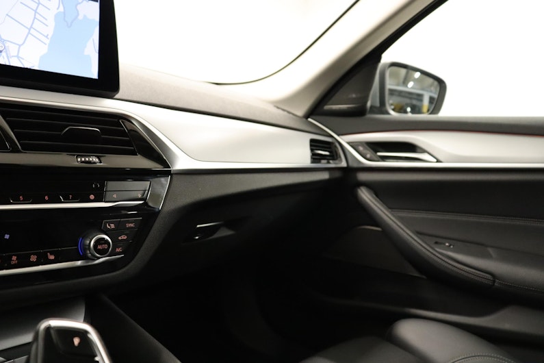 Vehicle image BMW 5 SERIES