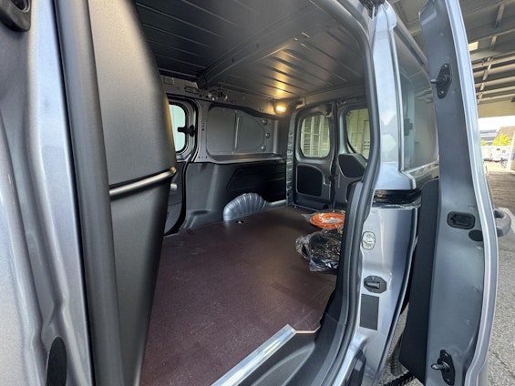 Vehicle image 10 Vehicle image 10