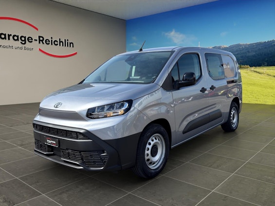 First vehicle image