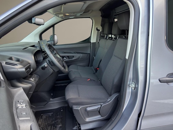 Vehicle image 8 Vehicle image 8