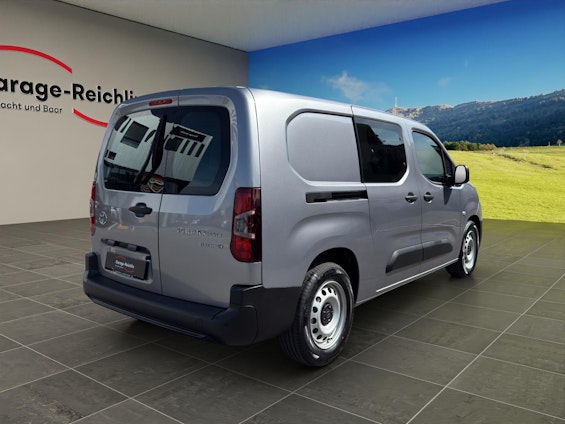 Vehicle image 4 Vehicle image 4