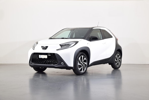 First vehicle image