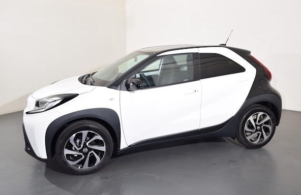 Vehicle image 4