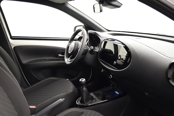 Vehicle image 10