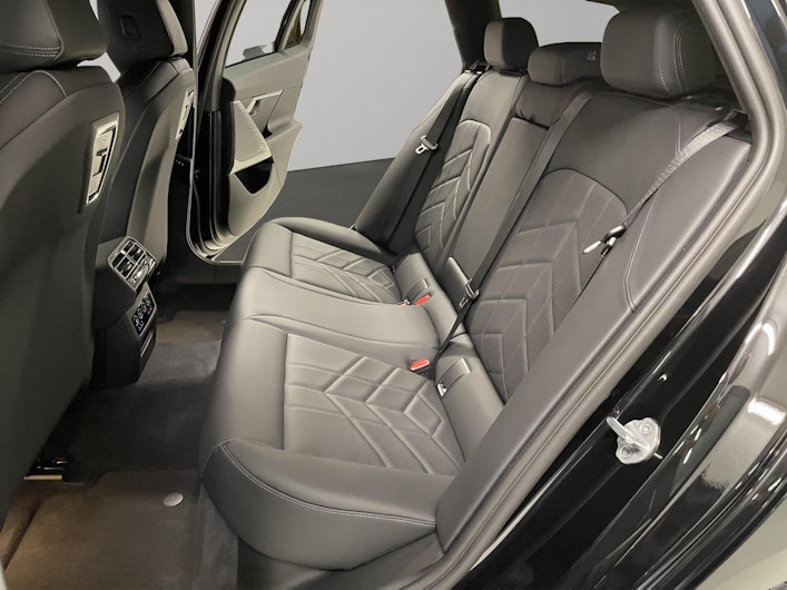 Vehicle image BMW 5 SERIES