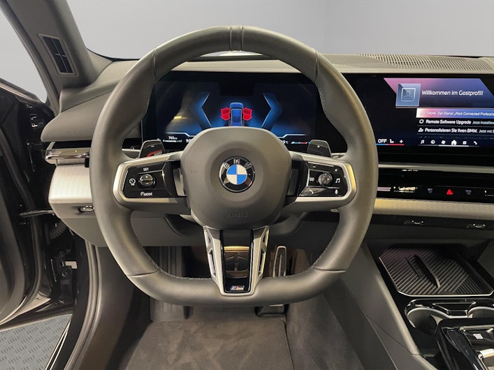 Vehicle image BMW 5 SERIES