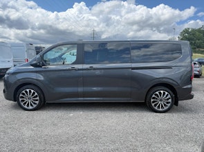 Vehicle image FORD Tourneo C Bus 340 L2 2.5 Duratec 233 Titanium PHEV