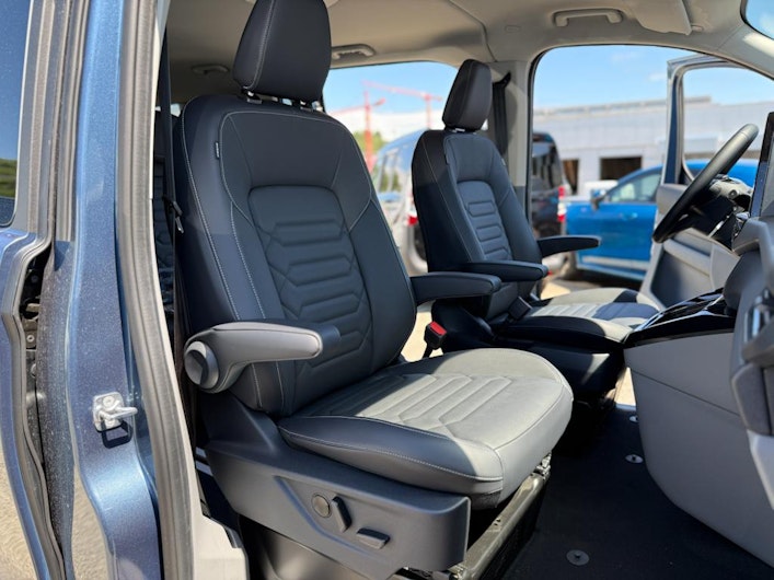 Vehicle image FORD TOURNEO