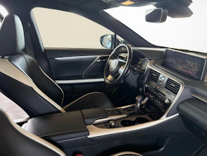 https://vehicle.imgix.net/3904345/f221525e-7e5b-4cf6-8724-bb8e3d2a8b14.jpg