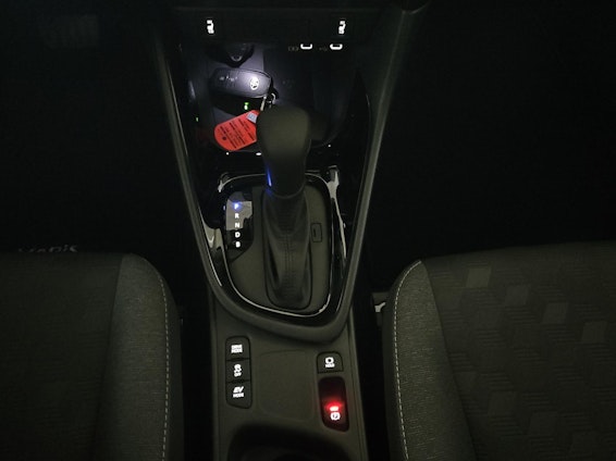 Vehicle image 18