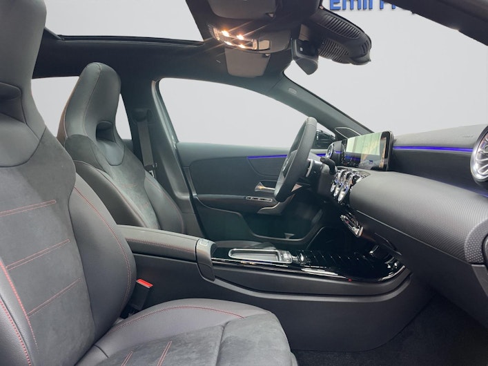 Vehicle image MERCEDES-BENZ A 200