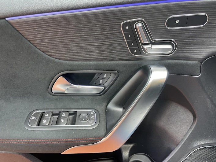 Vehicle image MERCEDES-BENZ A 200