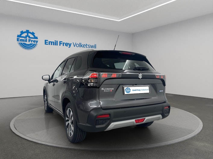 Vehicle image SUZUKI S-CROSS