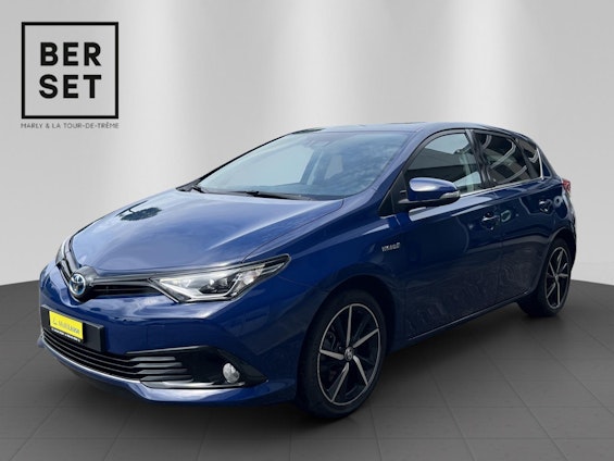 First vehicle image