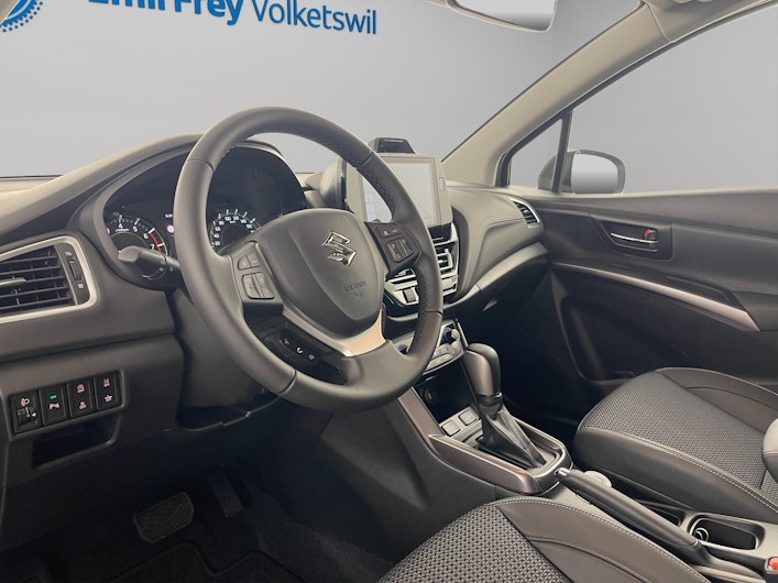 Vehicle image SUZUKI S-CROSS