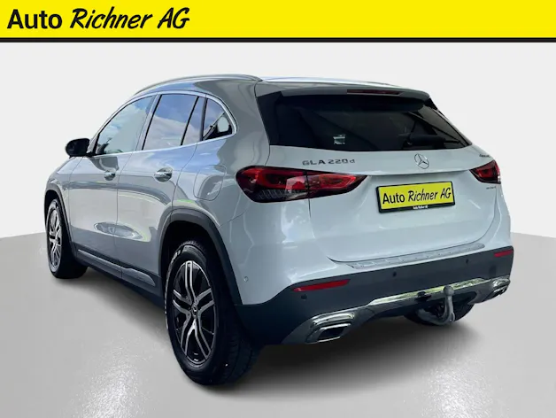 Mercedes-Benz GLA 220 d Progressive 4matic