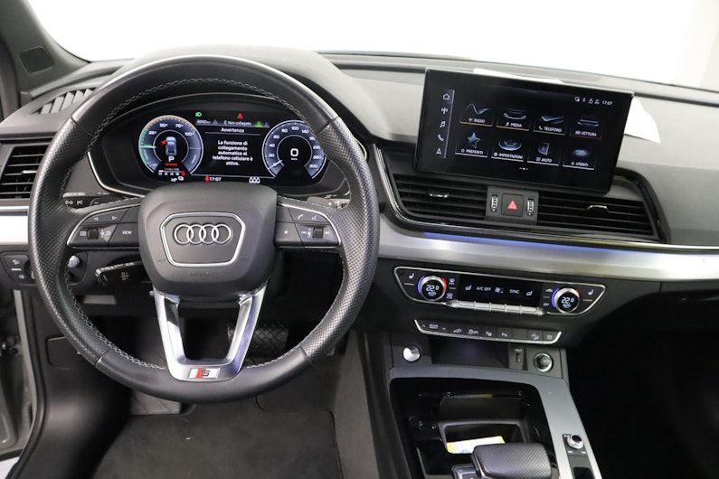 Vehicle image AUDI Q5