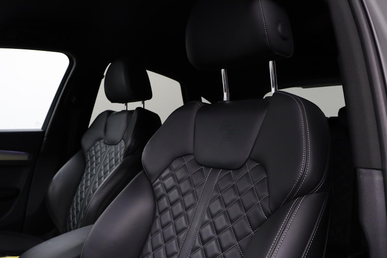 Vehicle image AUDI Q5