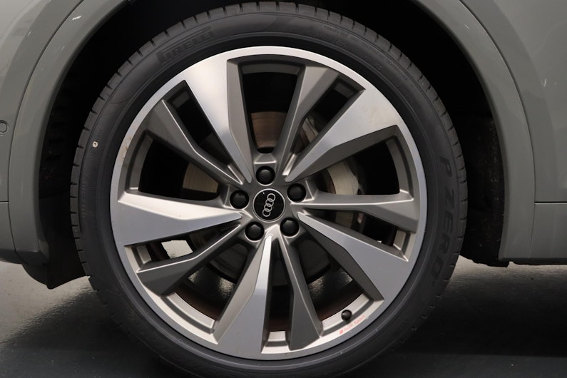 Vehicle image AUDI Q5