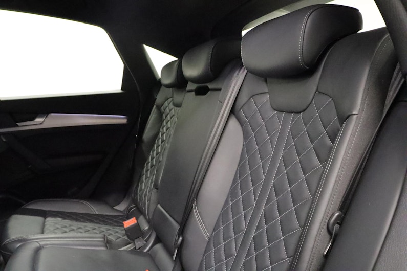 Vehicle image AUDI Q5