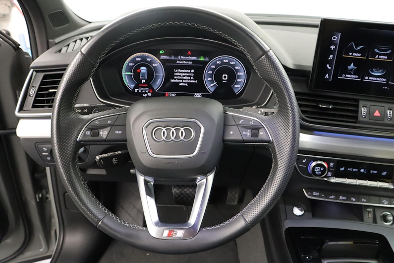 Vehicle image AUDI Q5