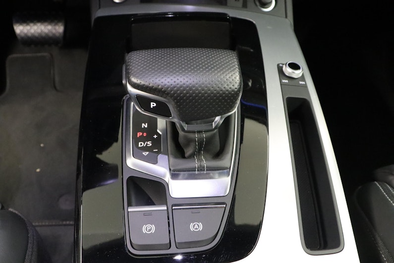 Vehicle image AUDI Q5