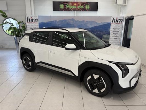 First vehicle image