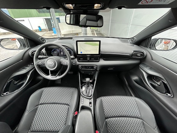 Vehicle image 5