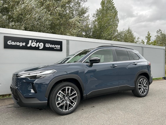 First vehicle image