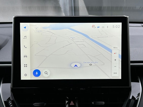 Vehicle image 10