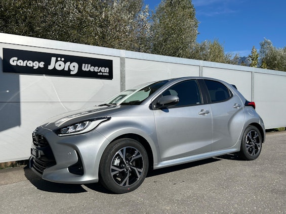 First vehicle image