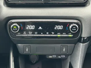 Toyota Yaris 1.5 VVT-i HSD Premium
