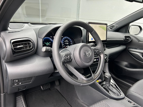 Vehicle image 7