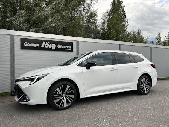 First vehicle image