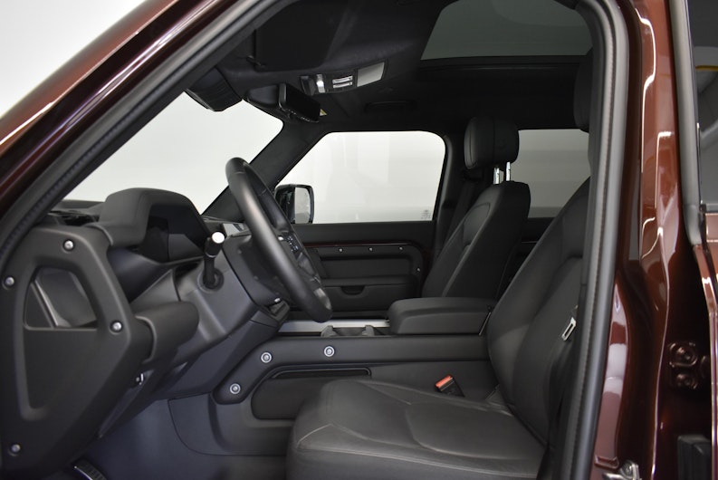 Vehicle image LAND ROVER DEFENDER