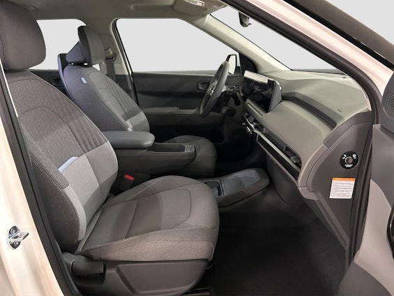 Vehicle image 9 Vehicle image 9