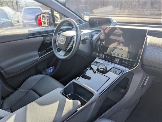 Vehicle image 8