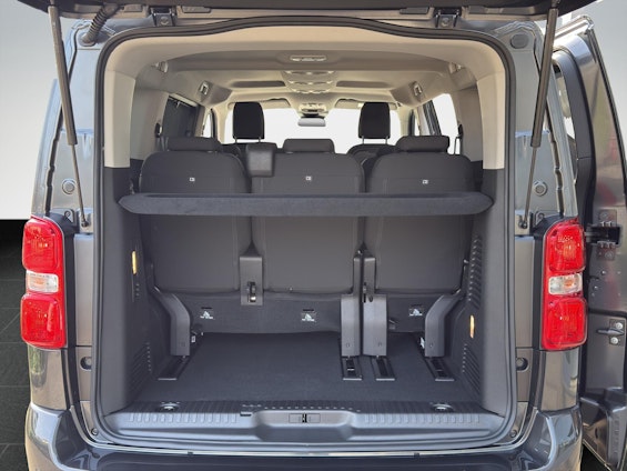 Vehicle image 17 Vehicle image 17