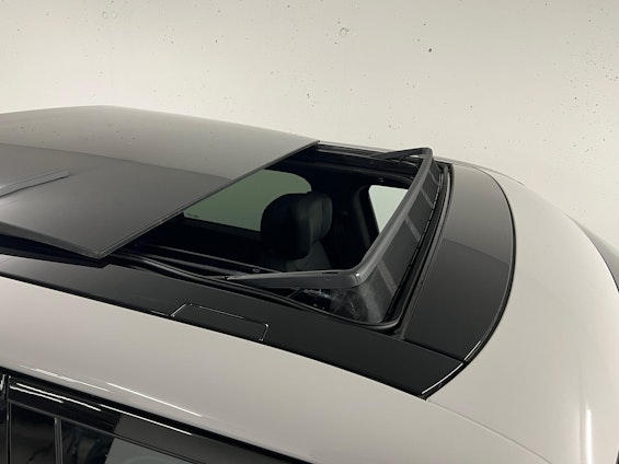 Vehicle image 14 Vehicle image 14