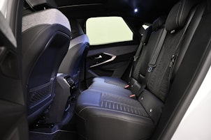 Vehicle image PEUGEOT 3008 1.2 Hybrid GT