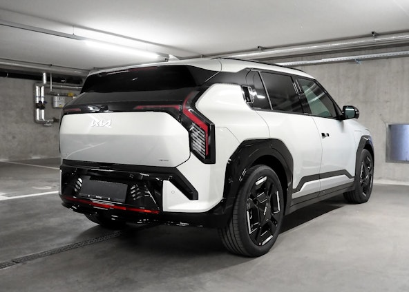 Vehicle image 17 Vehicle image 17