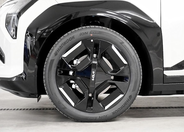 Vehicle image 18 Vehicle image 18